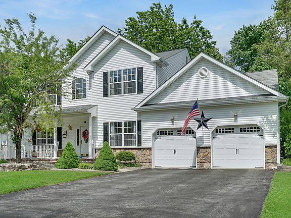 3rd image of 6 Cliffwood Ct