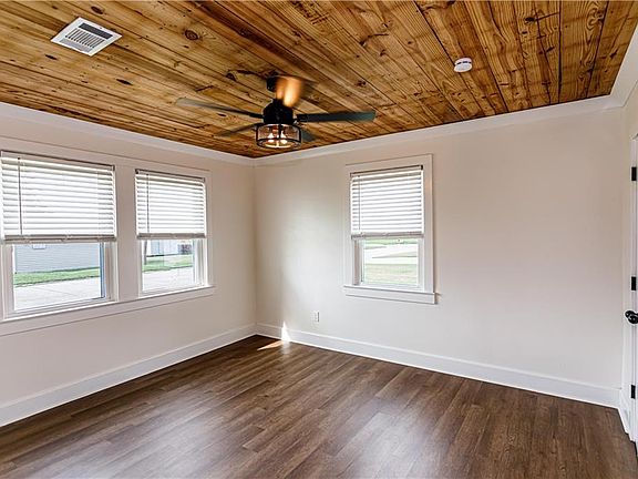4th image of 554 N Airline Ave