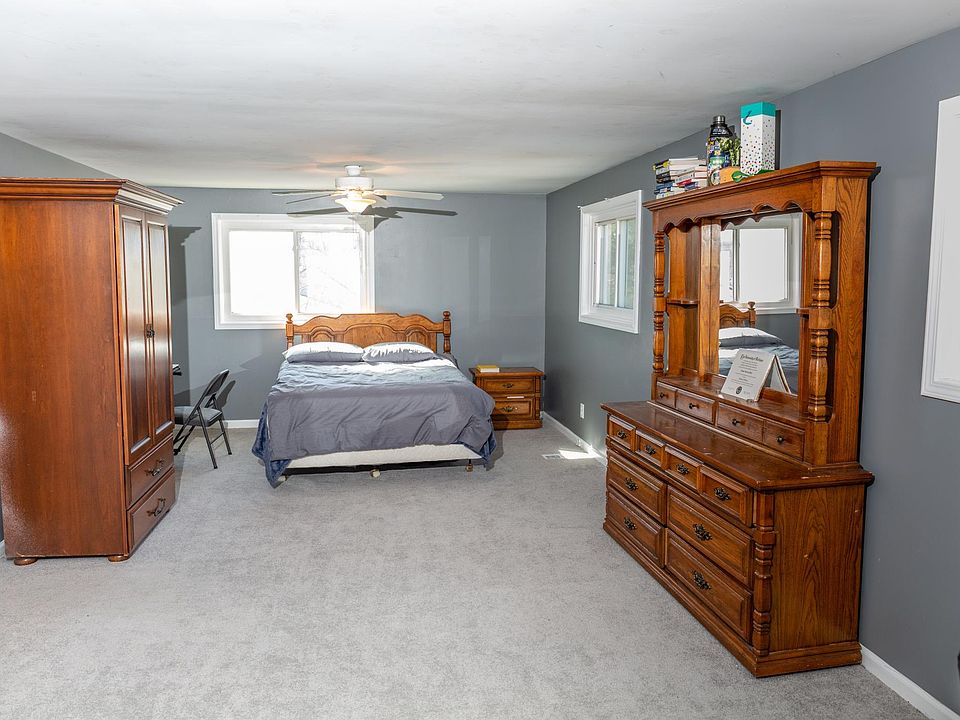 1st image of 22582 Albion Ave