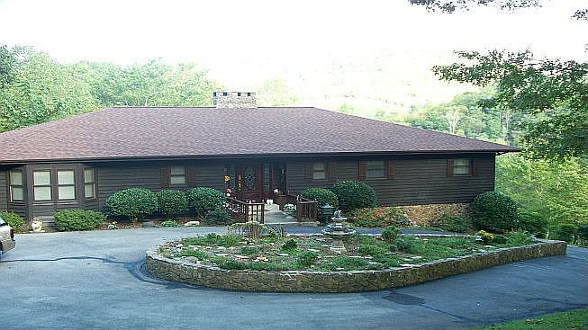 Two Dwellings on lots of Acreage