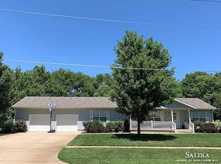 417 E 3rd St, Minneapolis, KS 67467