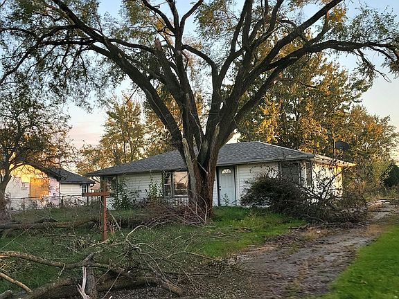 2nd image of 817 W Windsor Ave