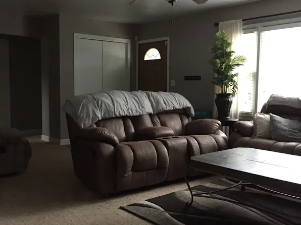 3275 Crestview Dr, Lima, OH 45801