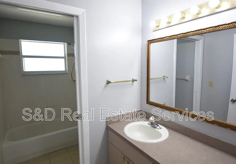 1107 King Ave — Photo 9