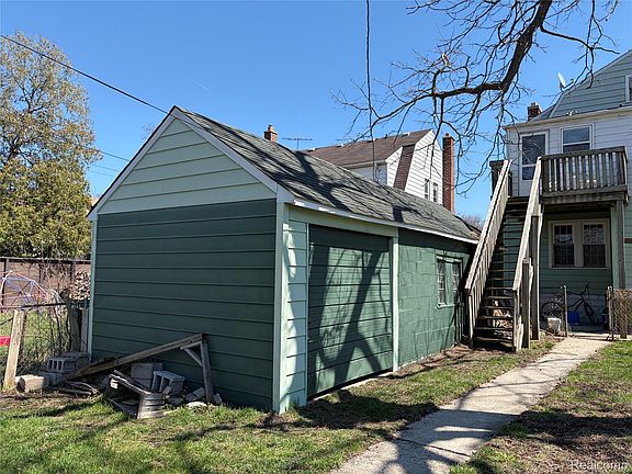 5th image of 300 2nd St