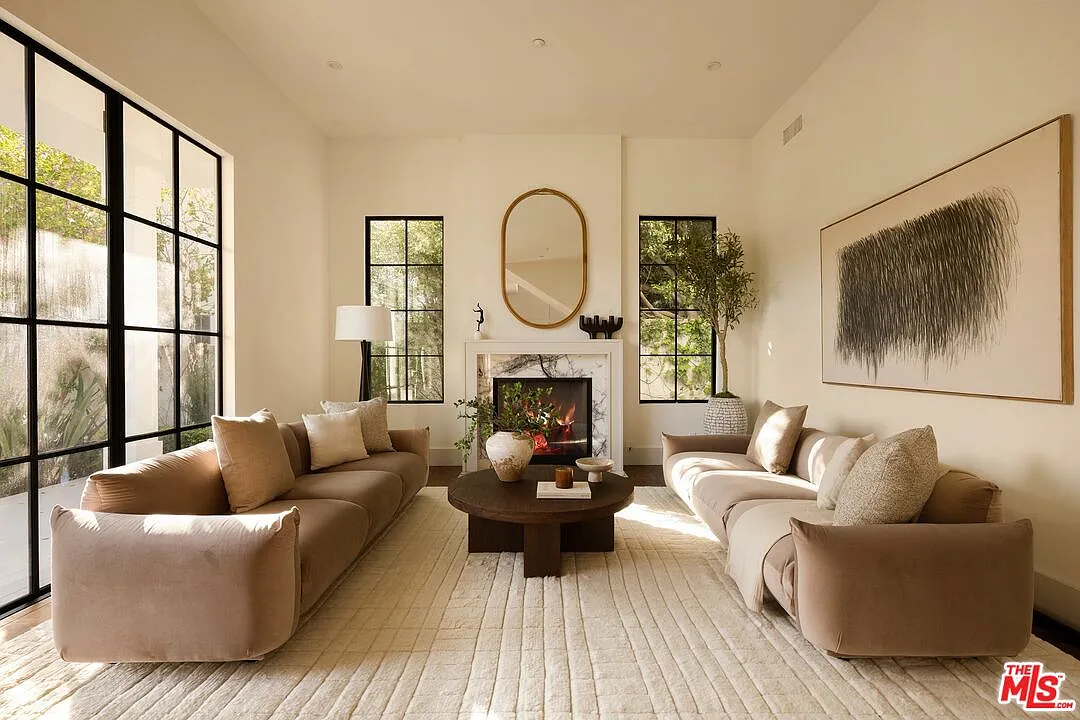 5 bed, 6.5 bath, 6670 sqft, $30,000 — Photo 4
