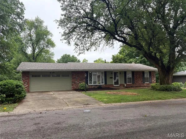 410 Willowbrook Ln, Collinsville, IL 62234