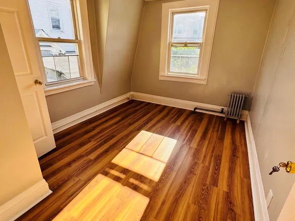 89-10 182nd St Floor 2, Hollis, NY 11423