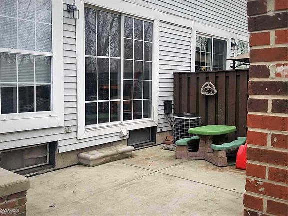 3rd image of 39605 Old Dominion Dr