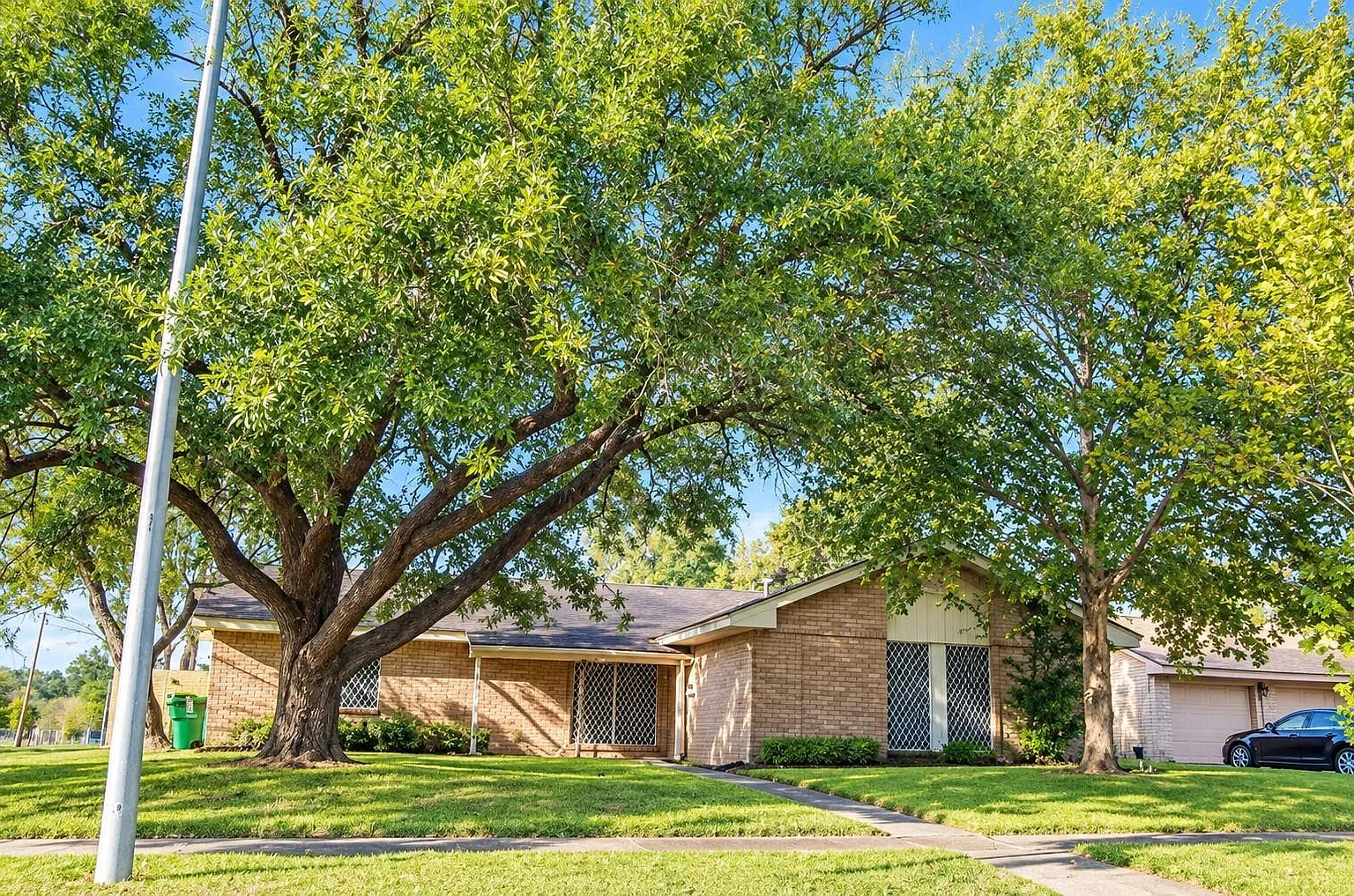 3 bed, 2.0 bath, 1136 sqft, $1,699 — Photo 1
