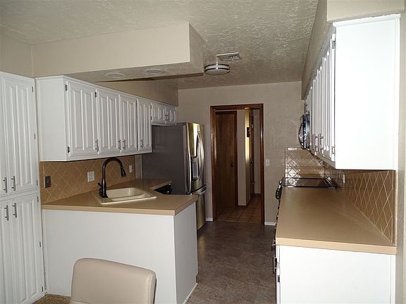 4th image of 2018 Crestline Dr