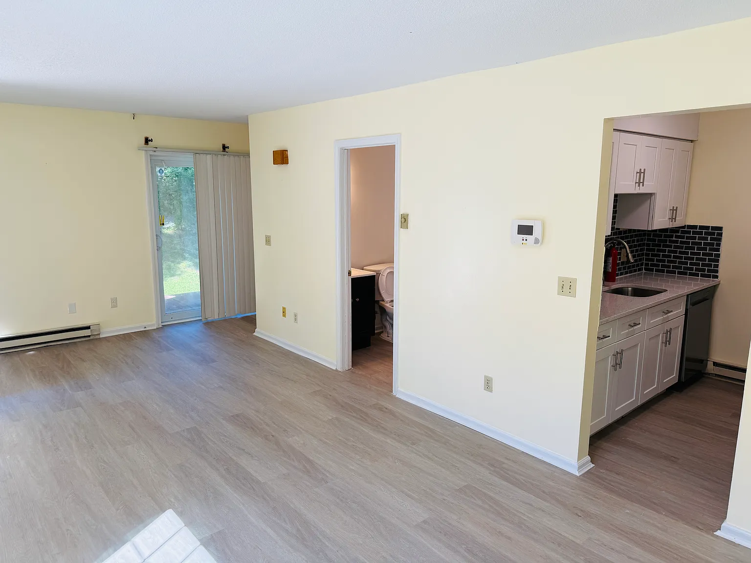 2 bed, 880 sqft, $1,800 — Photo 3