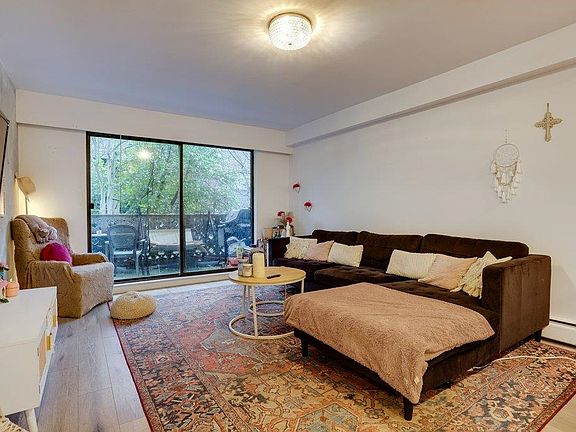 3rd image of 1544 Fir St #105