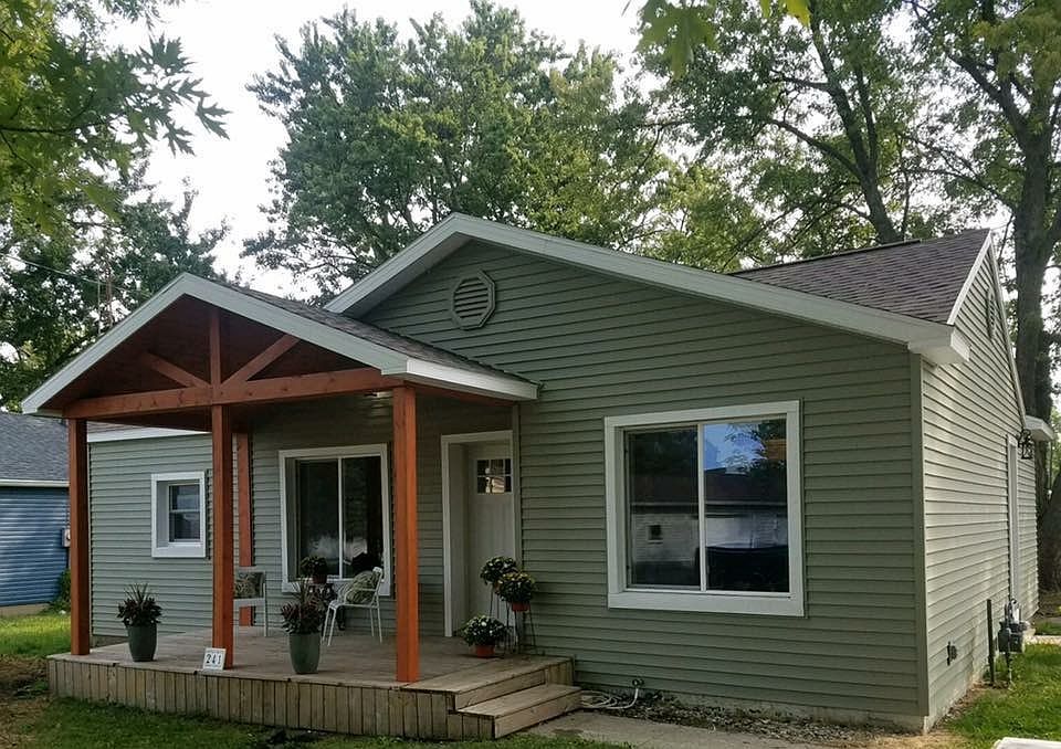 Beautiful front porch 
