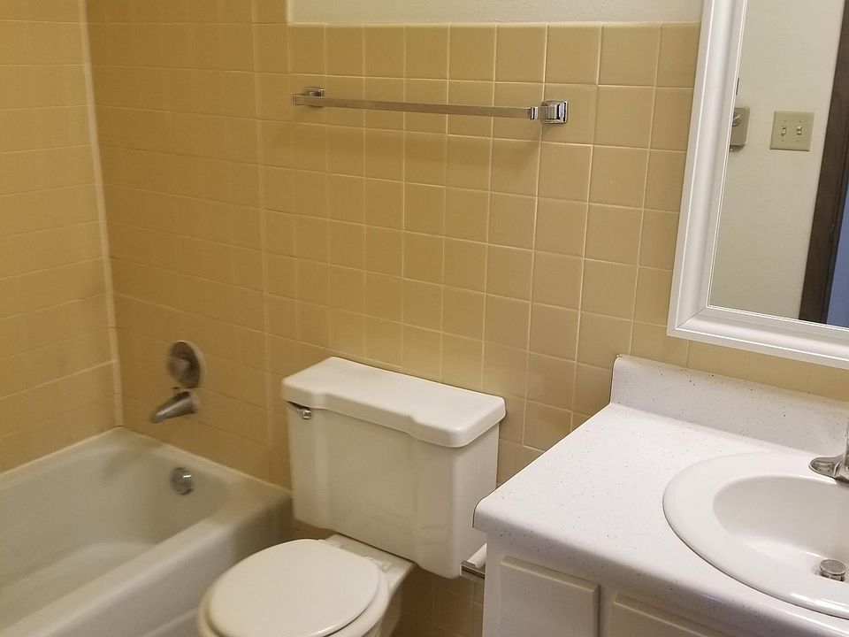 2nd image of 112 Twin Oaks Dr APT 7