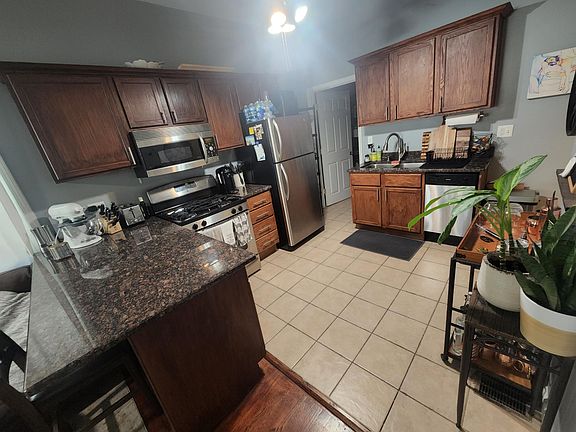 4th image of 2655 N Southport Ave #1R
