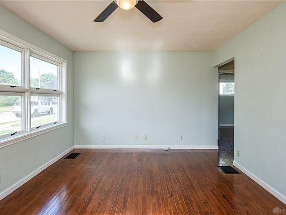 2nd image of 530 Maplewood Dr