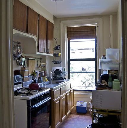 2nd image of 985 Bergen St #3