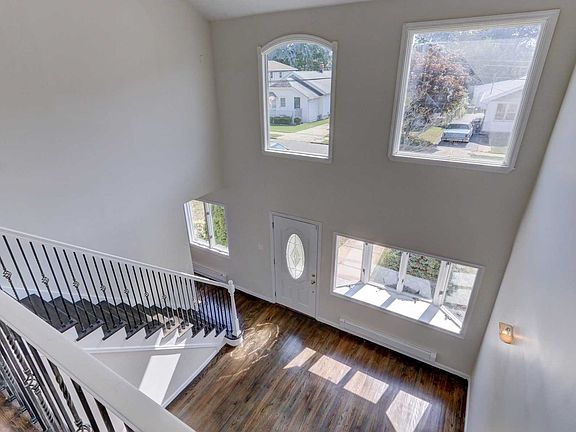 2nd image of 689 Arlington Ave