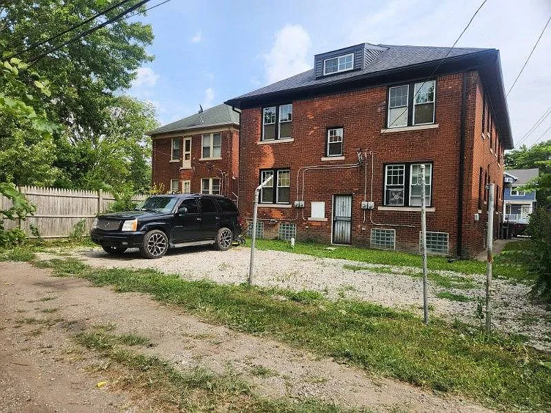 2 bed, 1000 sqft, $1,200 — Photo 3