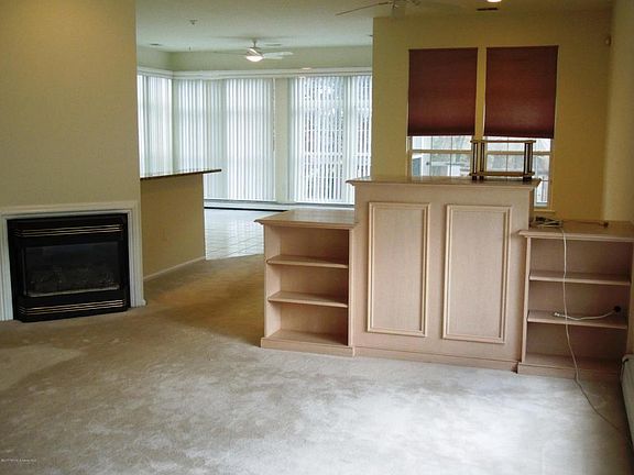 4th image of 23 Silverspring Dr