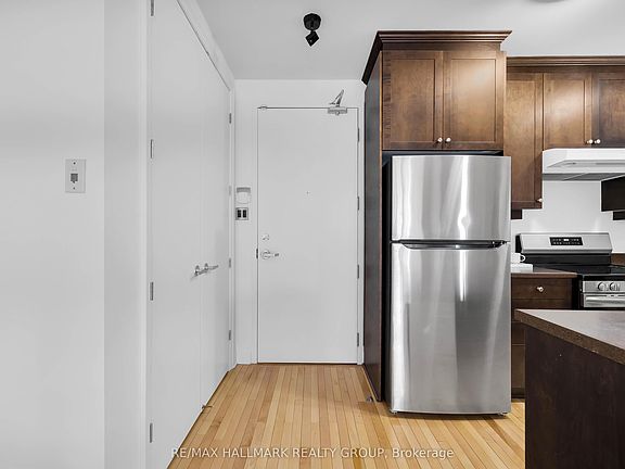 5th image of 420 Berkley Ave #705