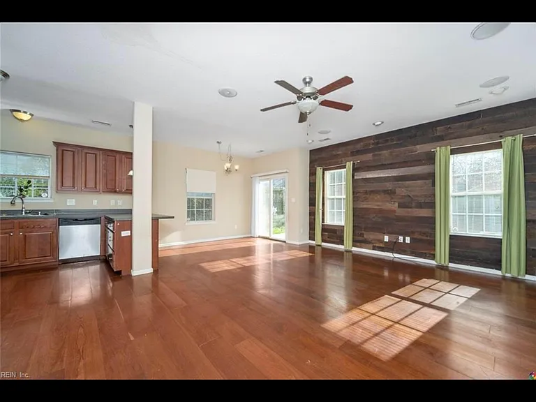 1107 Carver Ave — Photo 5