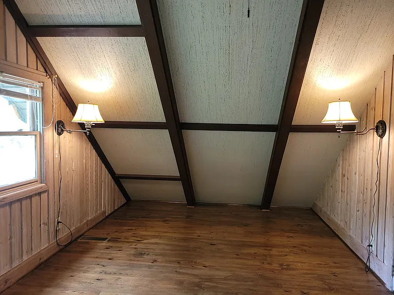 91 Chalet Cir — Photo 16