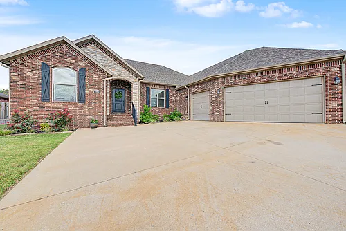 1202 Birkshire Cir Photo 1