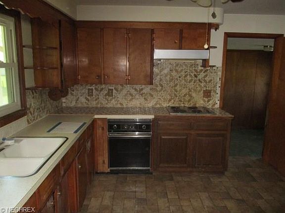 4th image of 619 W Main St