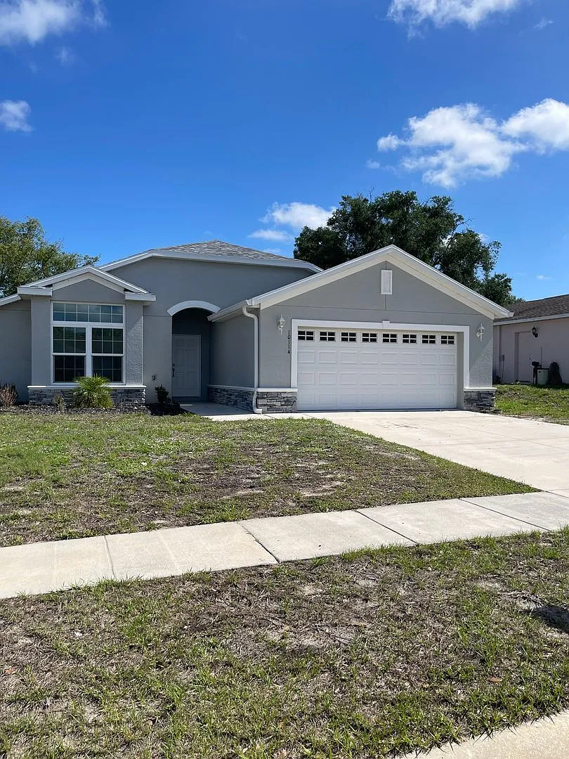 Spacious 3 bedroom, 2 bath, 2 car garage home located in Deed resticted community — Photo 1