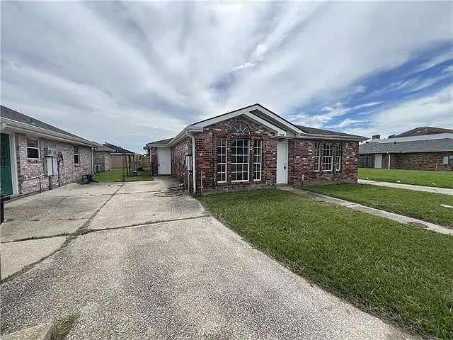 2 bed, 1.0 bath, 850 sqft, $1,250 — Photo 2