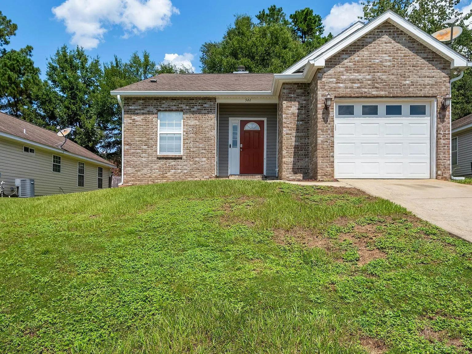 3 bed, 1338 sqft, $1,700 — Photo 1