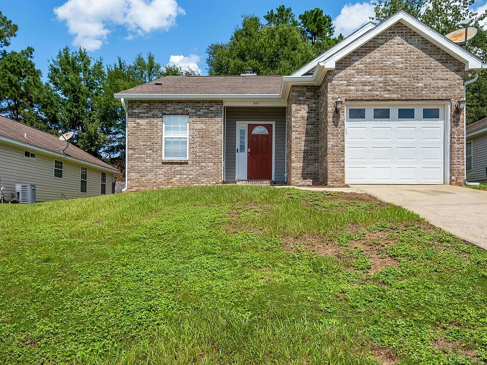 944 Saddle Creek Run