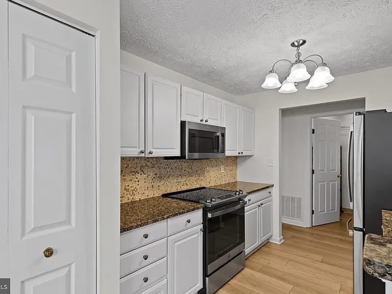 700 Orchard Overlook #203 — Photo 5