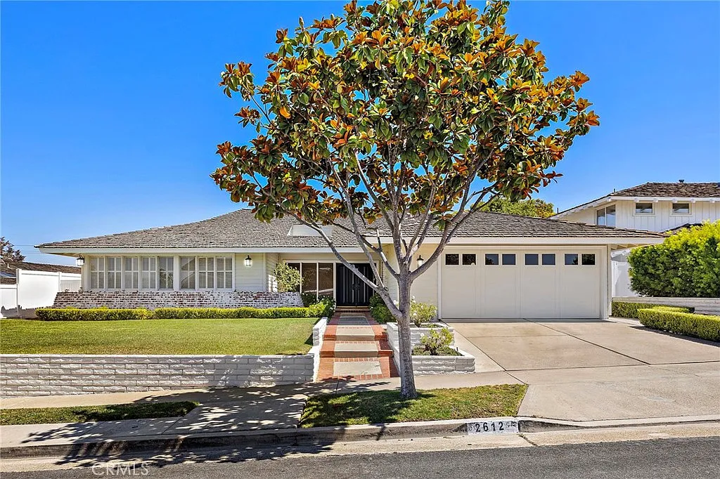 4 bed, 2.5 bath, 2380 sqft, $10,800 — Photo 3