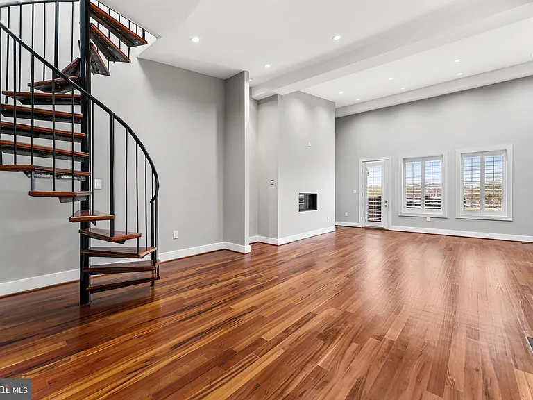 2421 1st St NW #1 — Photo 27
