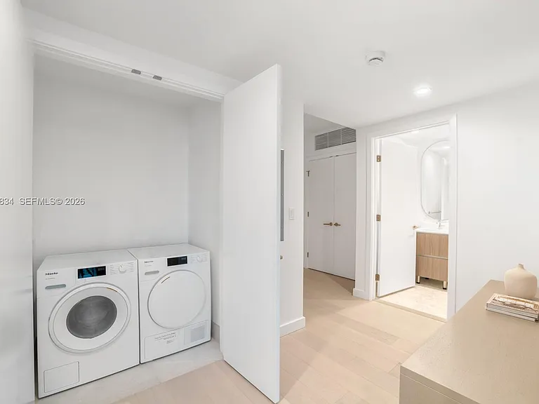 9221 E Bay Harbor Dr #412 — Photo 19