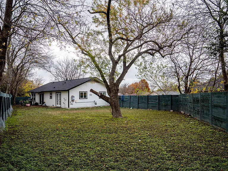 2108 Lampwick Cir — Photo 14