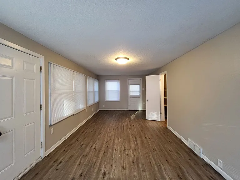 1267 Stewart St — Photo 33