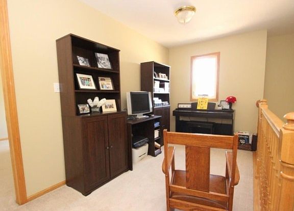 5th image of 10515 Hickory Dr APT 2