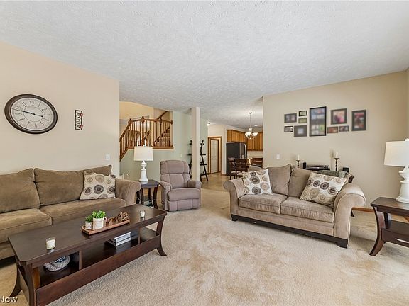 3rd image of 39301 Arlington Dr