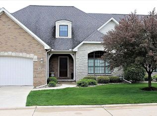 11 Bent Ct, Bloomington, IL