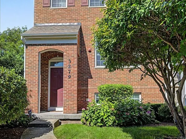 3279 Coral Ln, Glenview, IL 60026