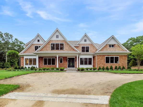 4 Frazier Ave, Greenlawn, NY 11968