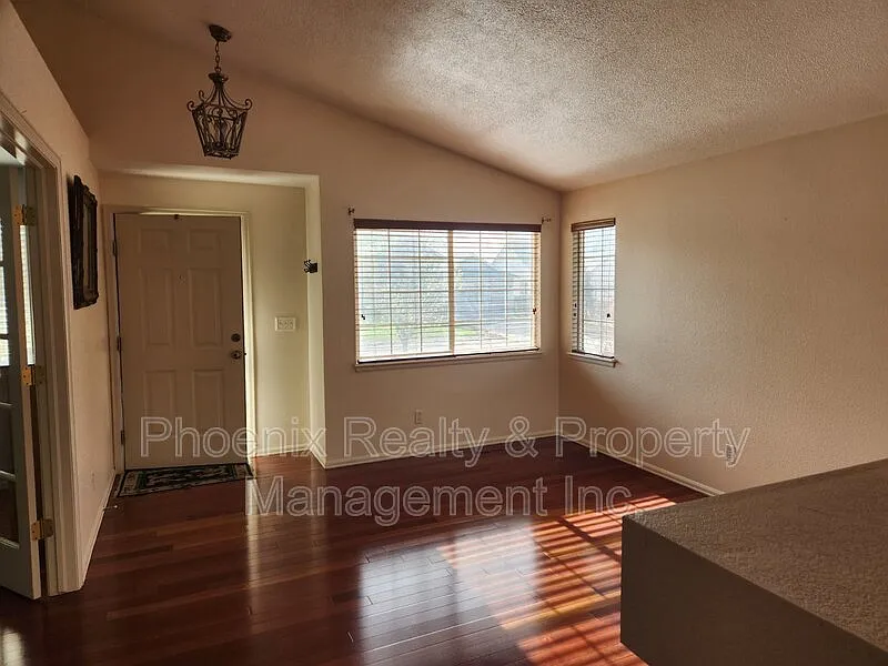 3 bed, 3.0 bath, 2837 sqft, $3,195 — Photo 2