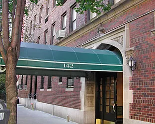 975 Lexington Avenue in Lenox Hill