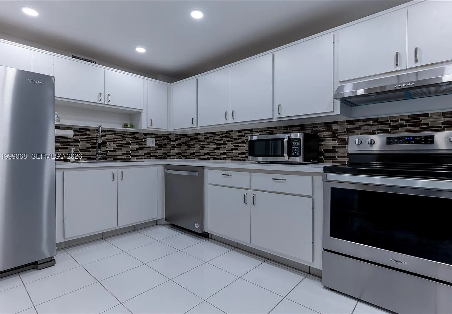 Olympus Condo — Photo 1
