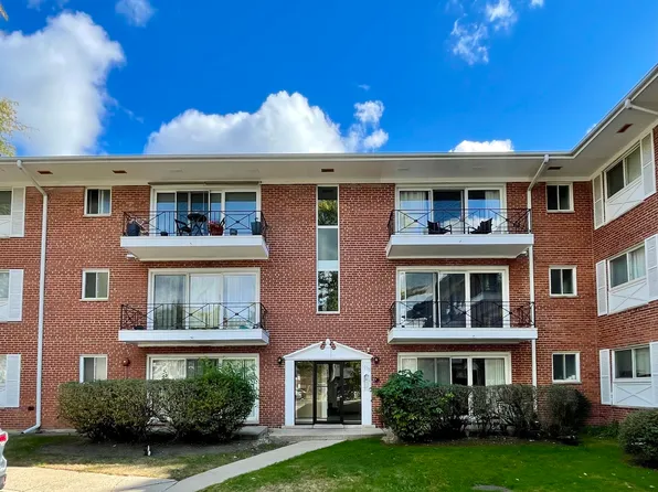 10113 Old Orchard Ct Unit 303, Skokie, IL 60076