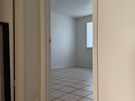 2nd image of 4870 Alsace St #3